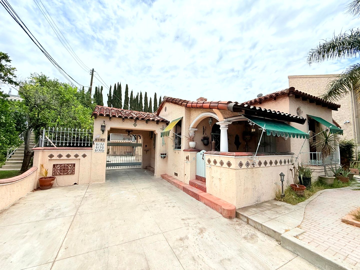 North Hollywood Townhome: 6130 Whitsett Avenue