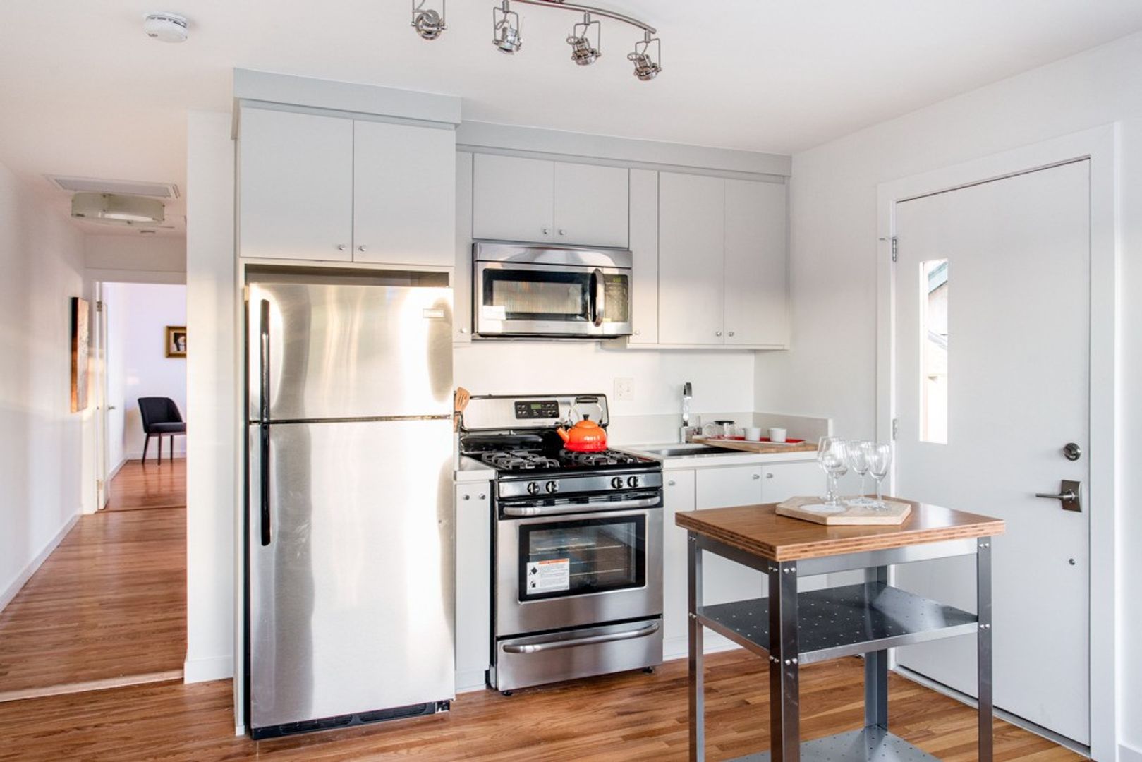 Los Angeles Apartment: 1157-1159 Bellevue Avenue