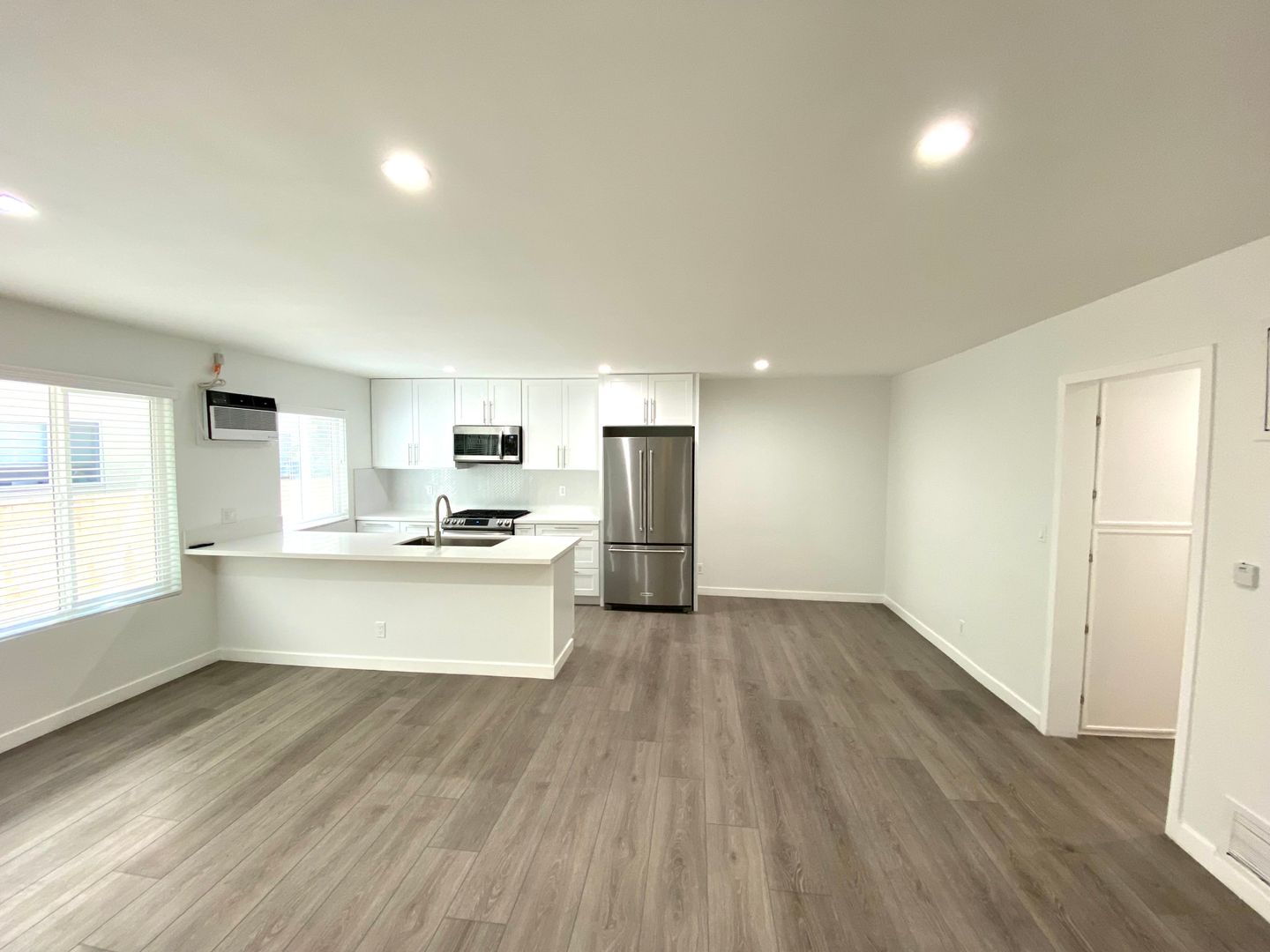 Los Angeles Apartment: 3666 Watseka Avenue
