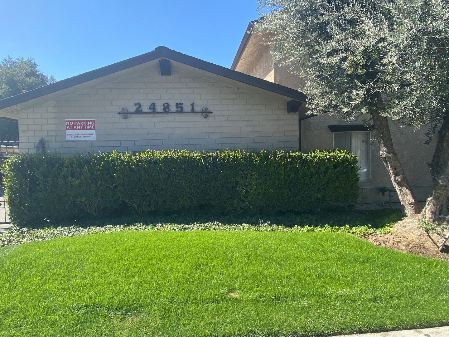 Santa Clarita Apartment: 24851 Walnut Street