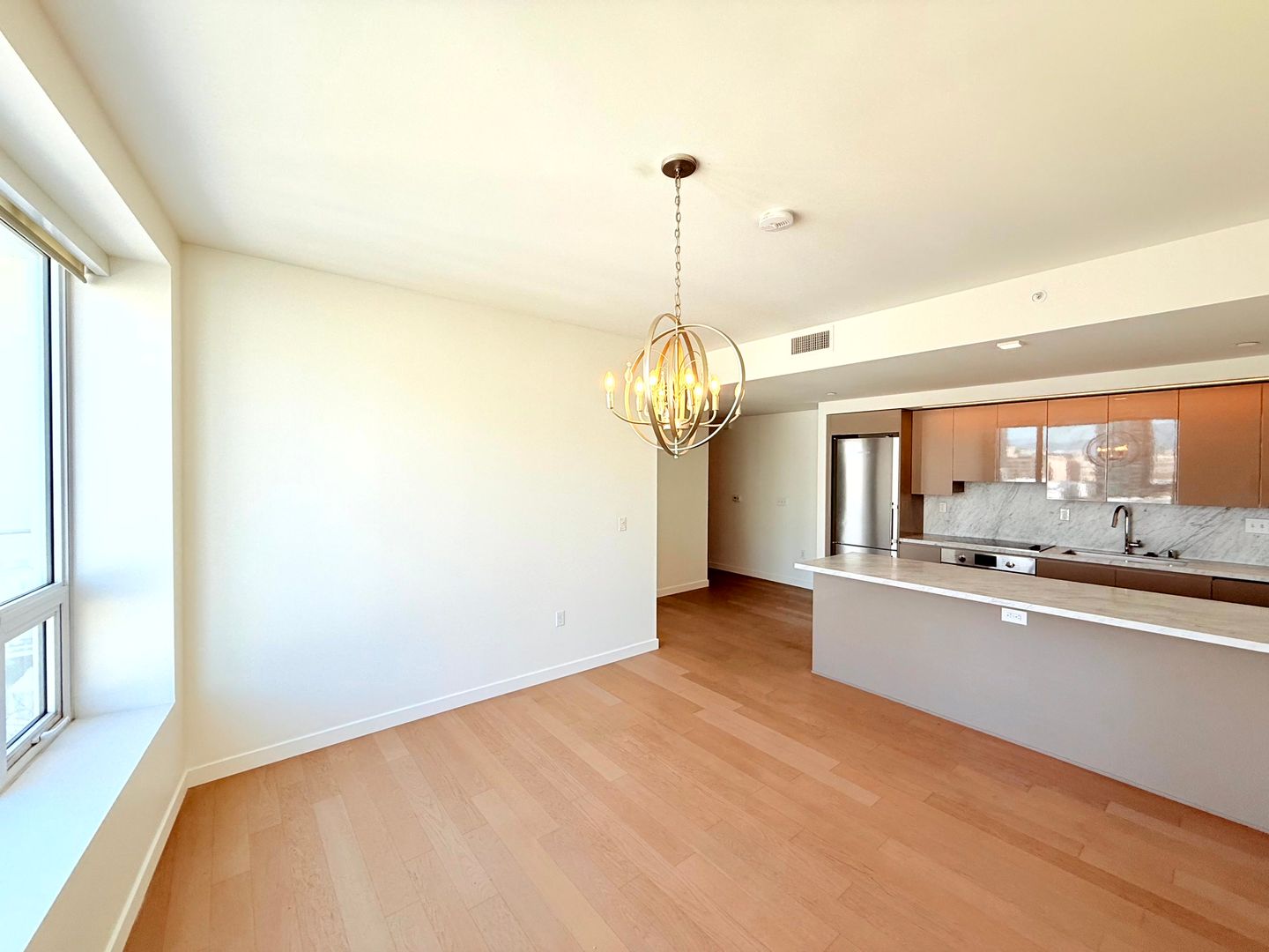 Los Angeles Condo: 1050 South Grand Avenue Unit 1404