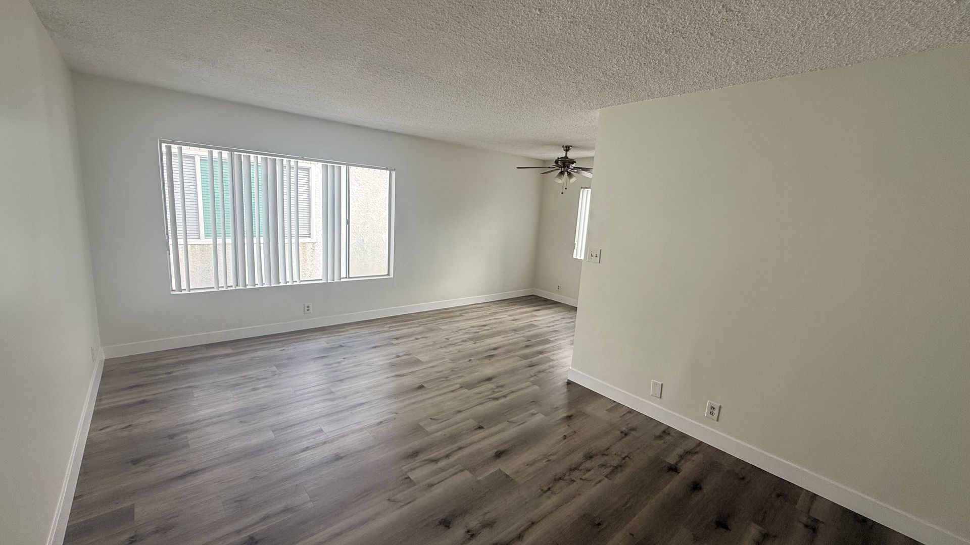 Venice Apartment: 639 E. Rose Avenue