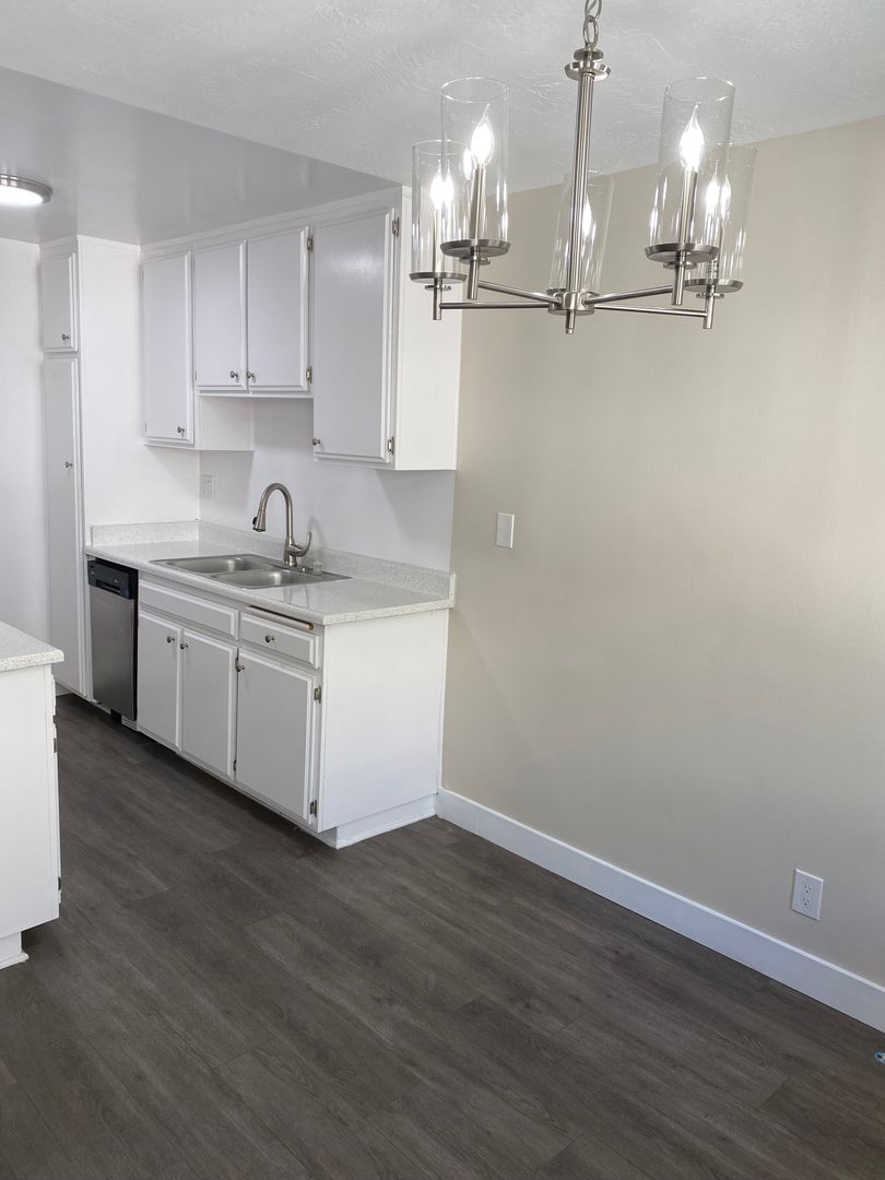 Winnetka Apartment: 20258 Roscoe Blvd