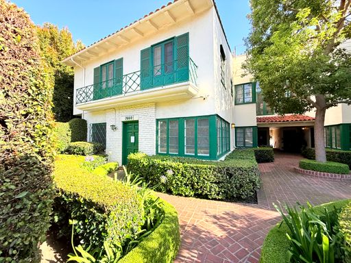 Beautiful 2 Story Townhouse 2 bed - 2.5 bath in West Hollywood/Hollywood area – photo 1