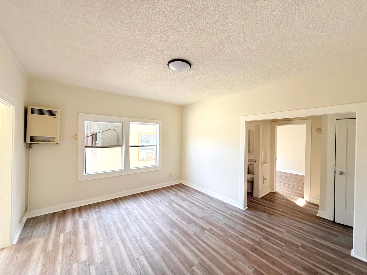 Los Angeles Apartment: 1614 N. Kenmore Avenue