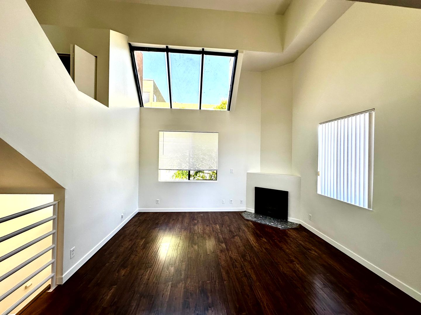Santa Monica Apartment: 820 Bay St.