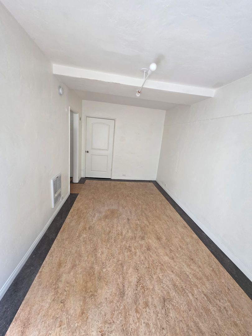 Los Angeles Apartment: 3919 W. 8th Street