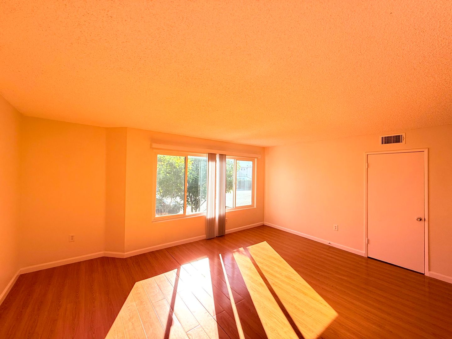 Glendale Apartment: 1059 Western Avenue