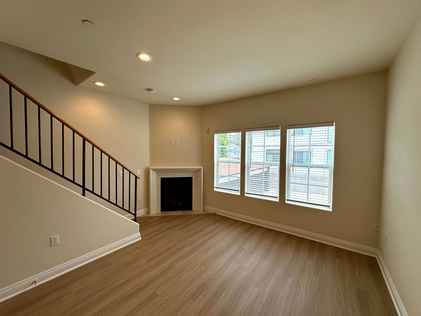 Studio City Apartment: 12217 Moorpark St.
