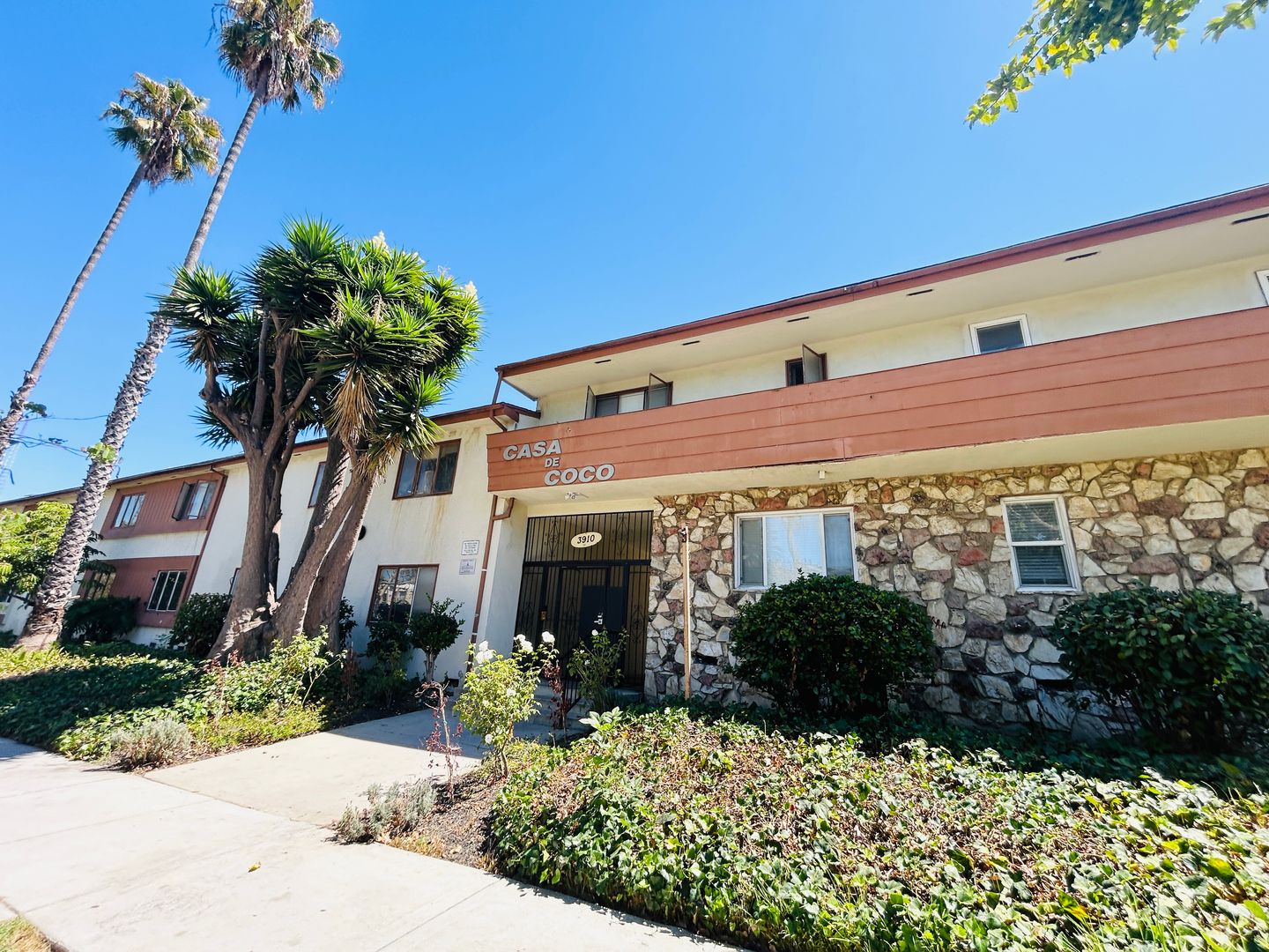 Los Angeles Apartment: 3910 Coco Ave