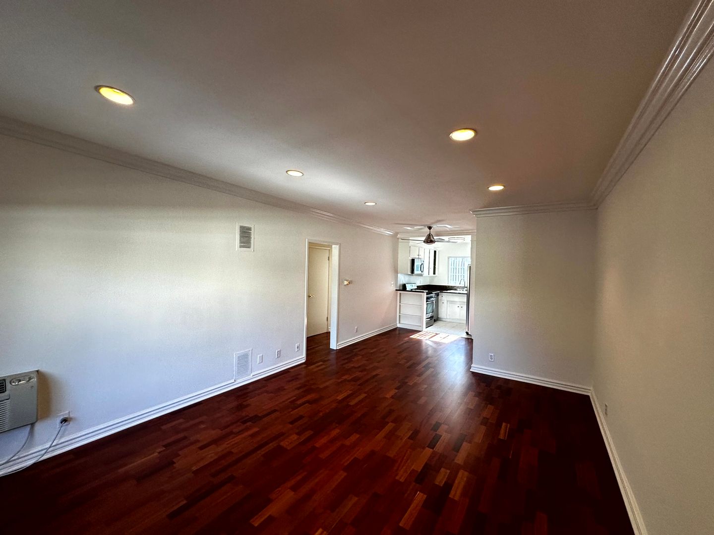 West Hollywood Apartment: 8130 Norton Ave