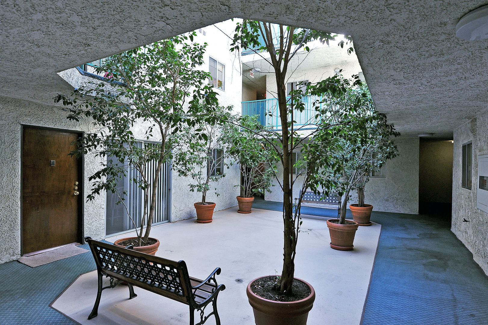 Los Angeles Apartment: 10644 Eastborne Avenue