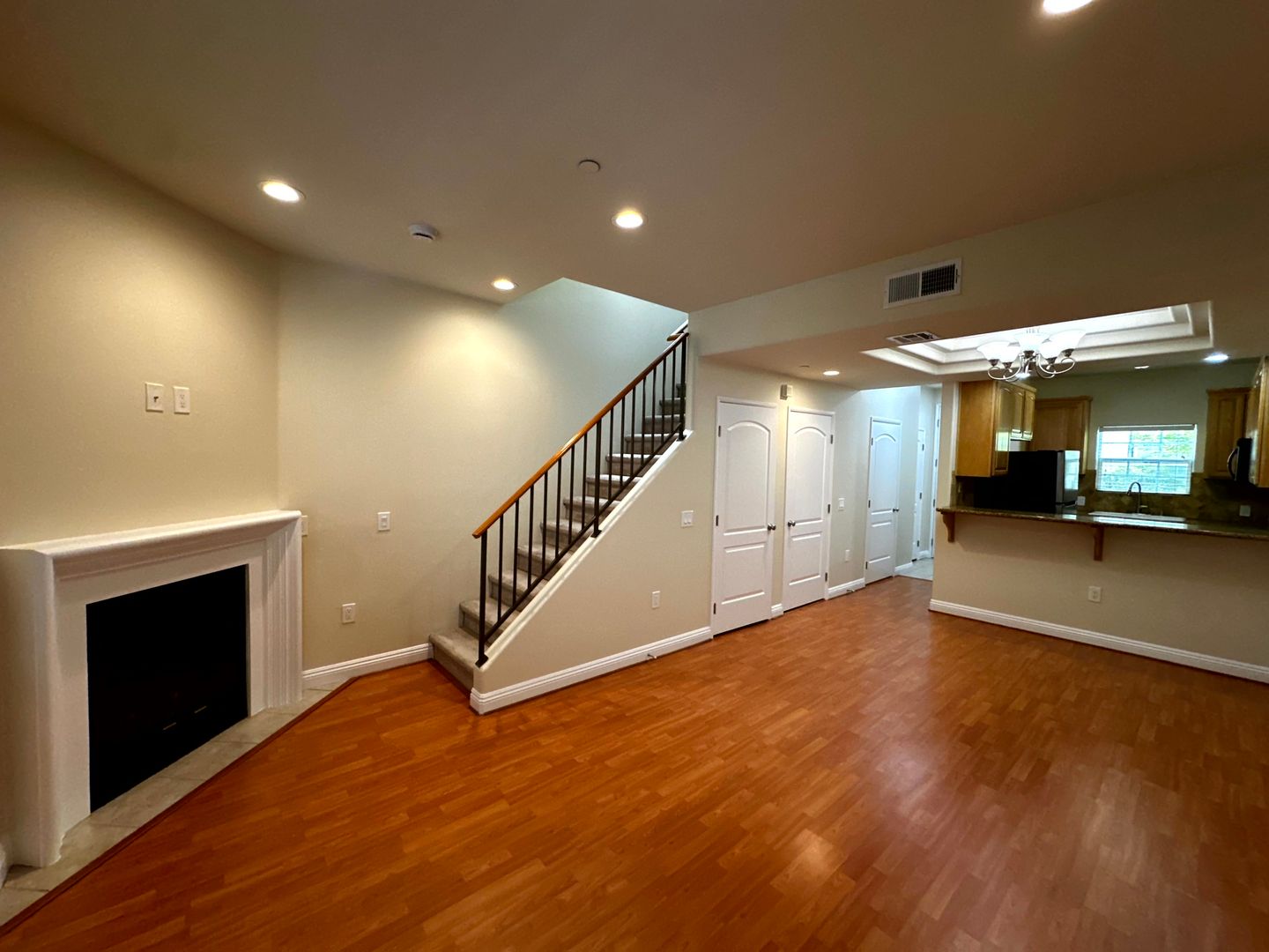 Studio City Apartment: 12217 Moorpark St.