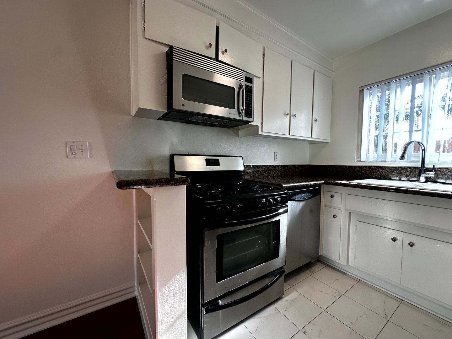 West Hollywood Apartment: 8130 Norton Ave