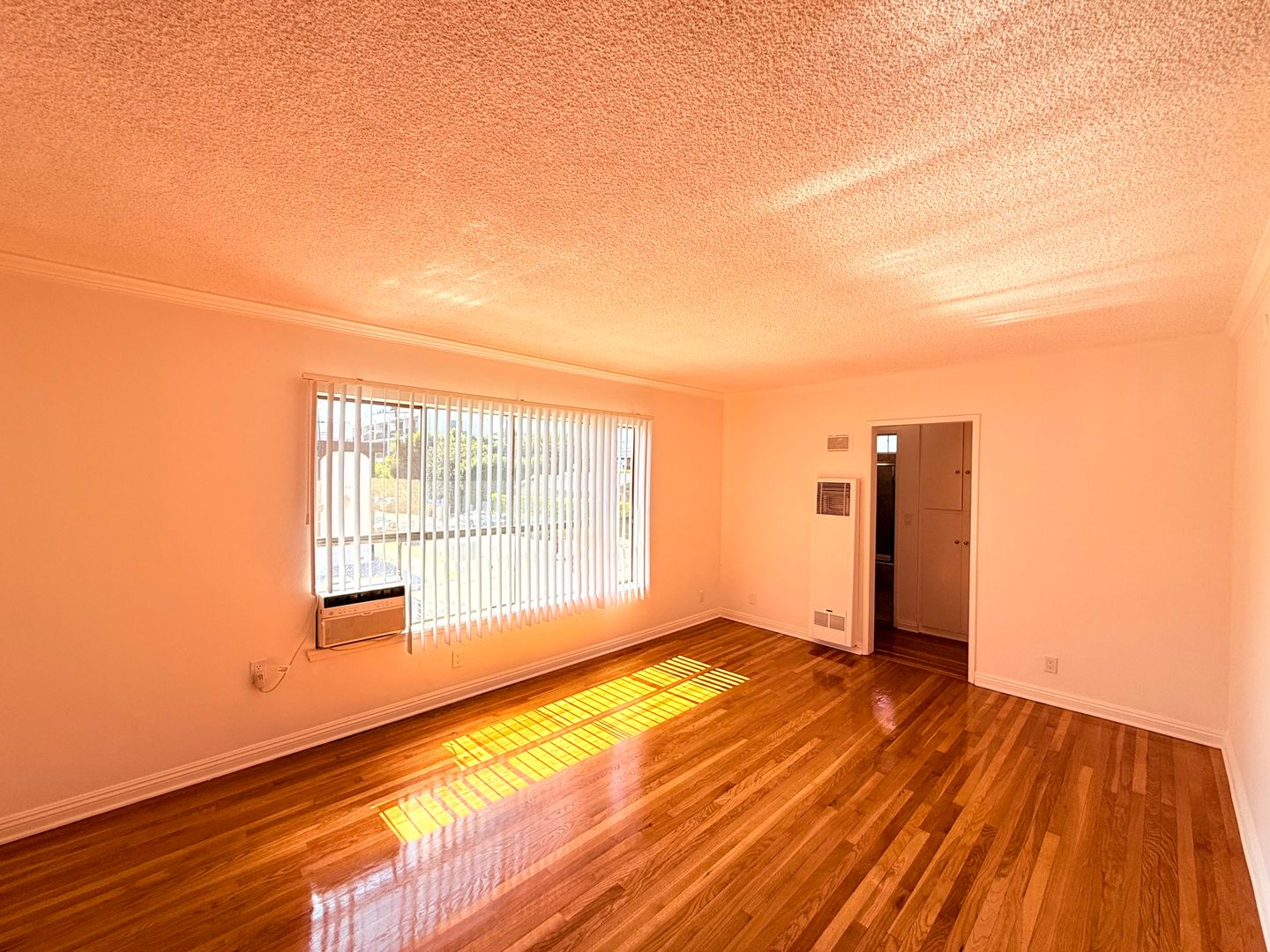 Los Angeles Apartment: 956 Wilcox Avenue