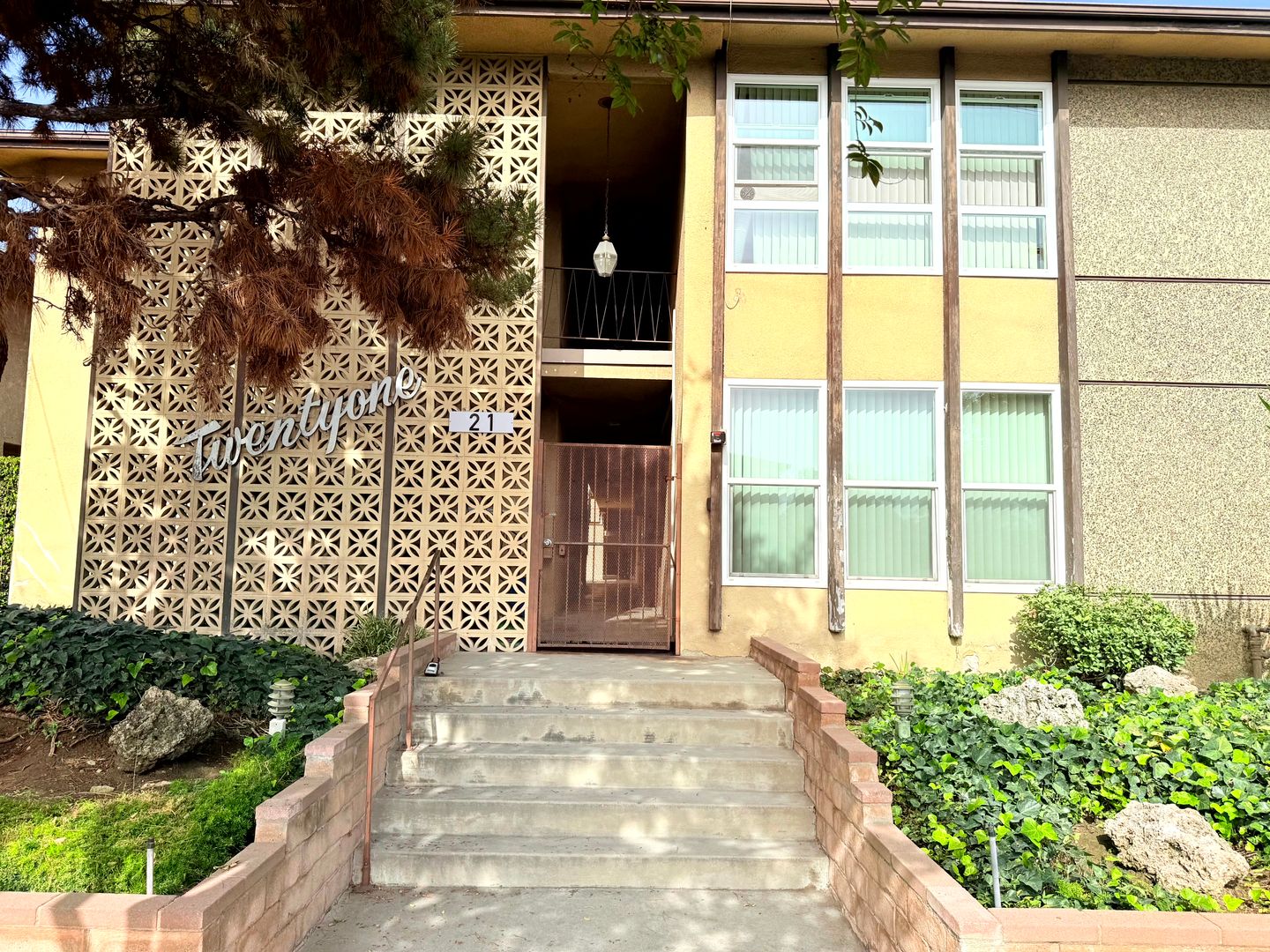Alhambra Apartment: 21 E. Beacon Avenue