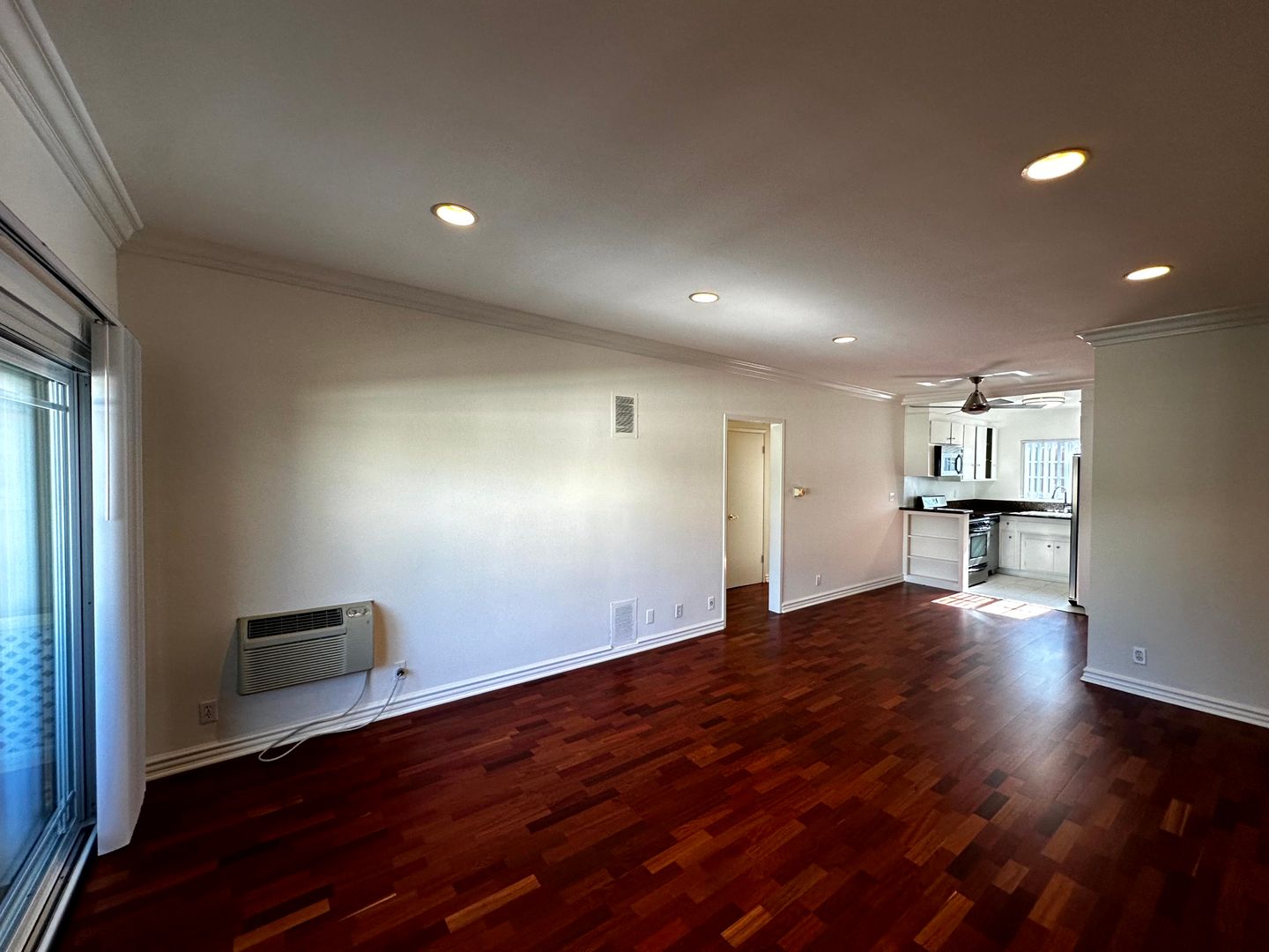 West Hollywood Apartment: 8130 Norton Ave