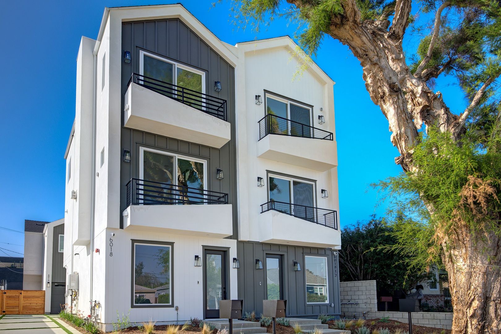 Los Angeles Townhome: 6016 - 6018 Comey Ave