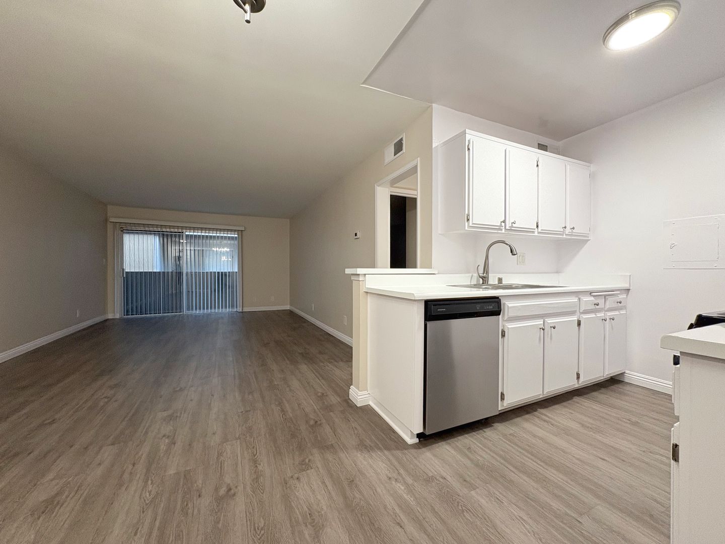 Sherman Oaks Apartment: 4621-4629 Vista Del Monte Ave.