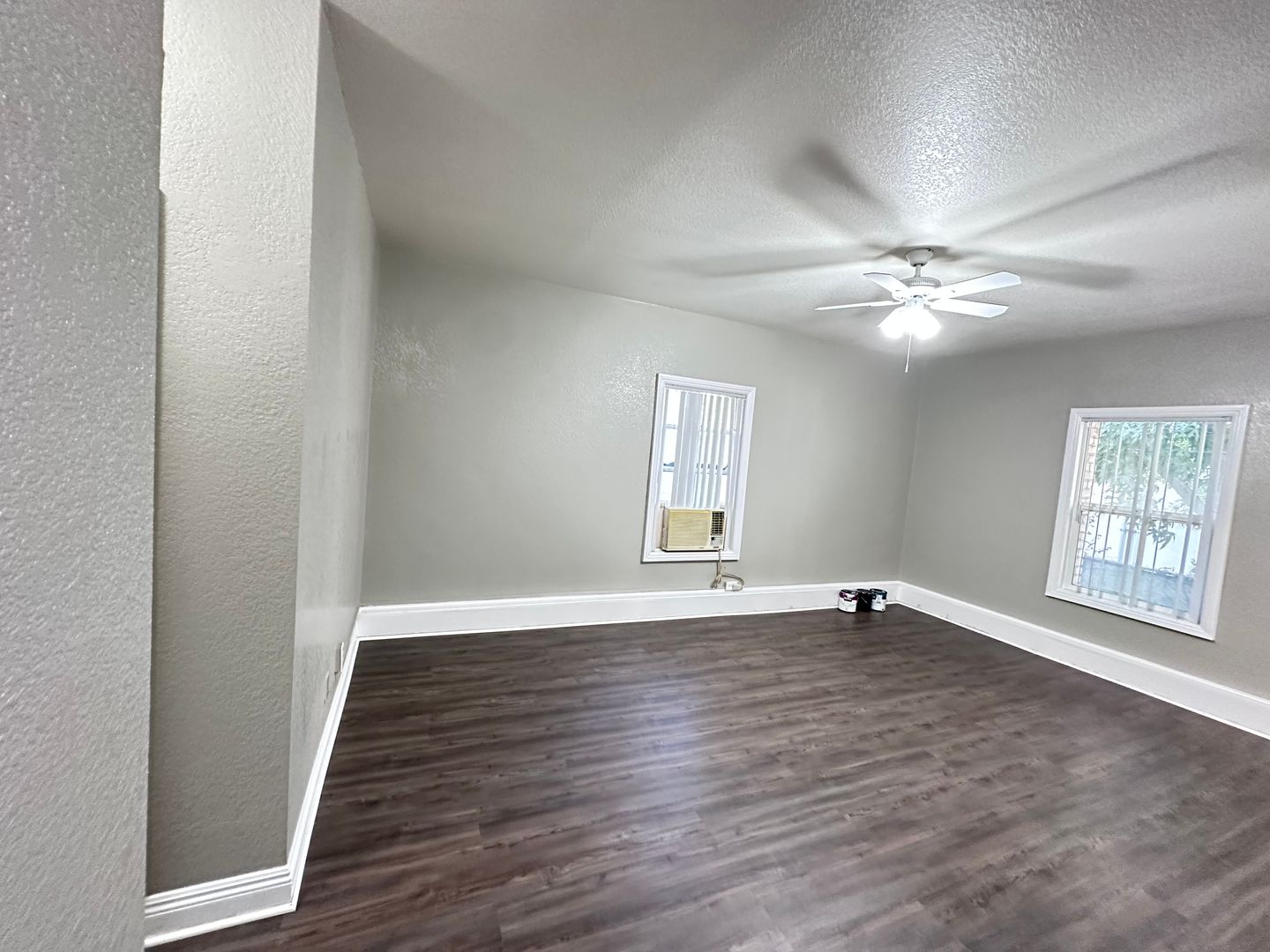 Los Angeles Apartment: 676 Shatto Place