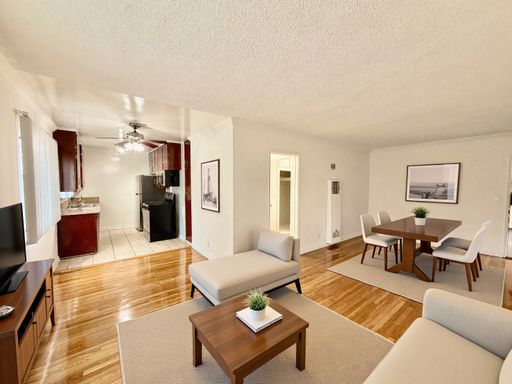 ***MOVE-IN SPECIAL 1.5 MONTH FREE RENT***Spacious 1 bedroom 1 bath with Parking in the heart of Hollywood – photo 1
