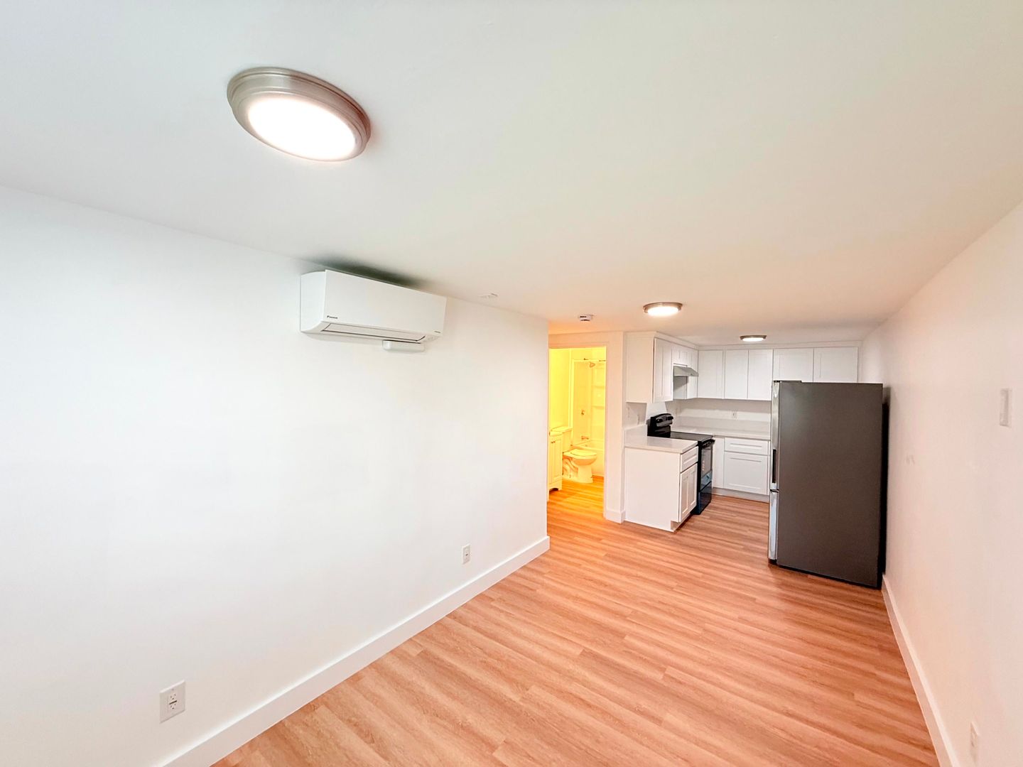 Los Angeles Apartment: 1715 Westmoreland Blvd