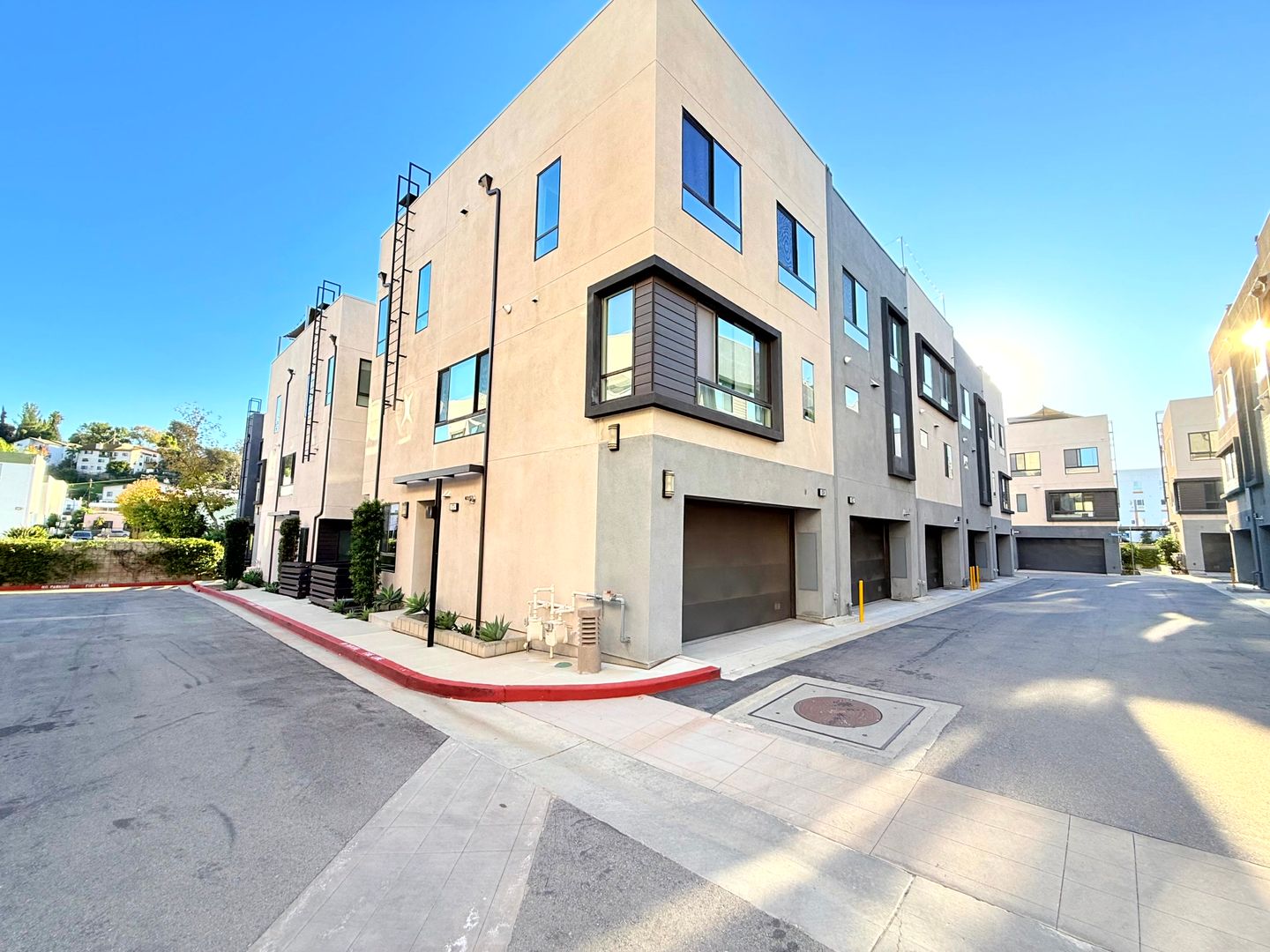 Los Angeles Townhome: 4334 N. Jimson Road
