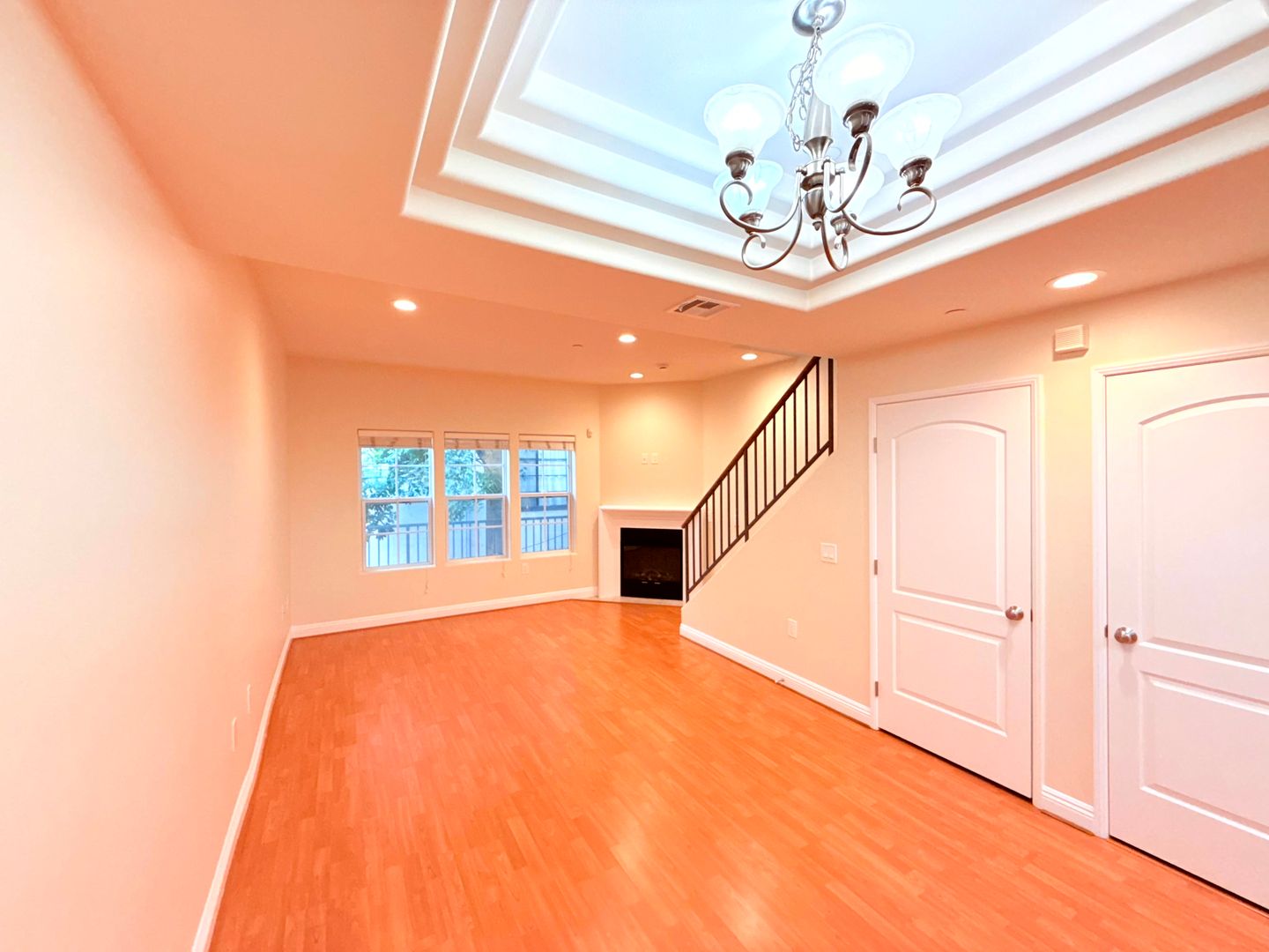 Studio City Apartment: 12217 Moorpark St.