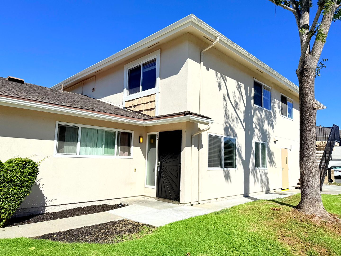 Thousand Oaks Townhome: 597 Paseo La Perla