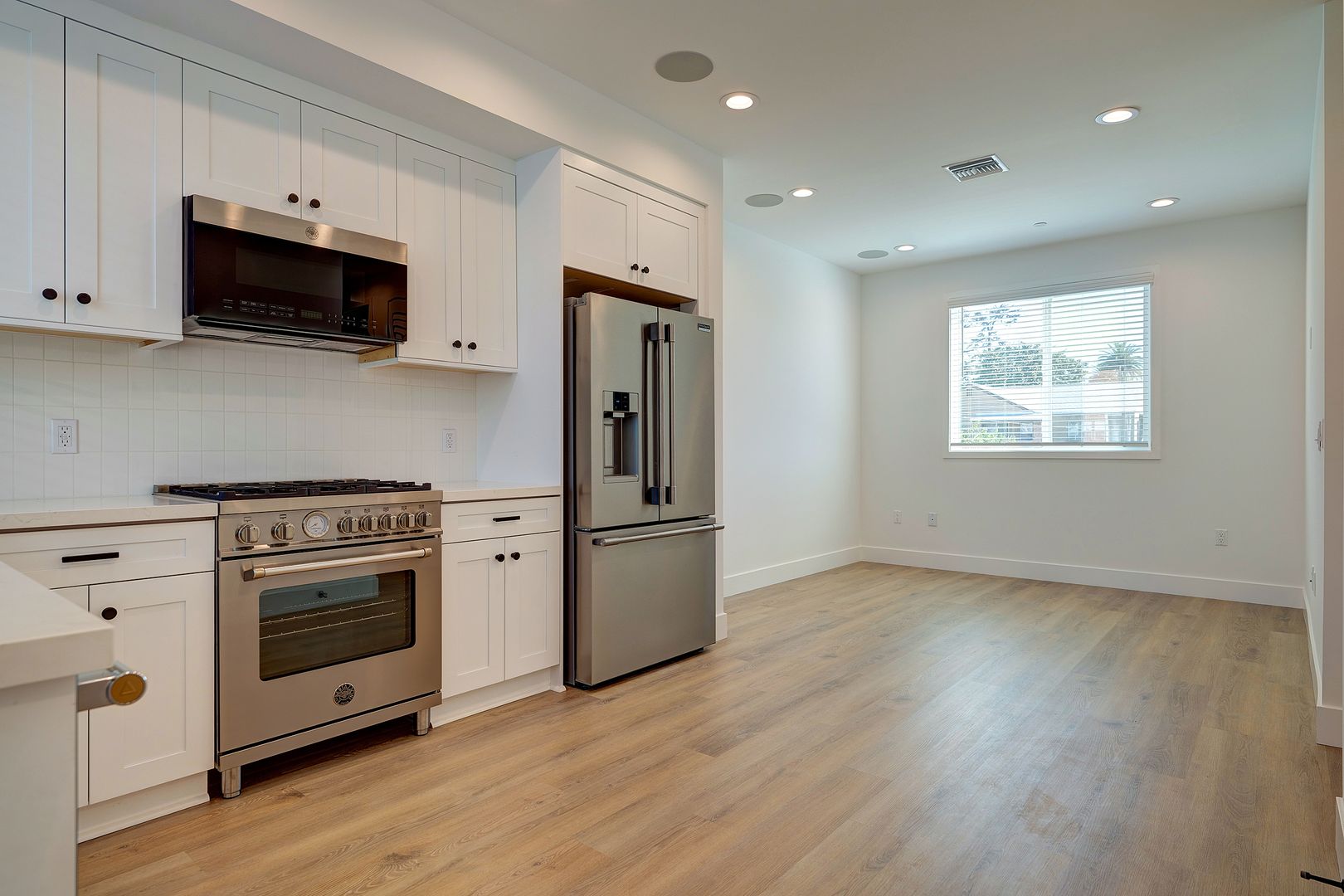 Los Angeles Townhome: 4507 Saturn St - 4507 1/2