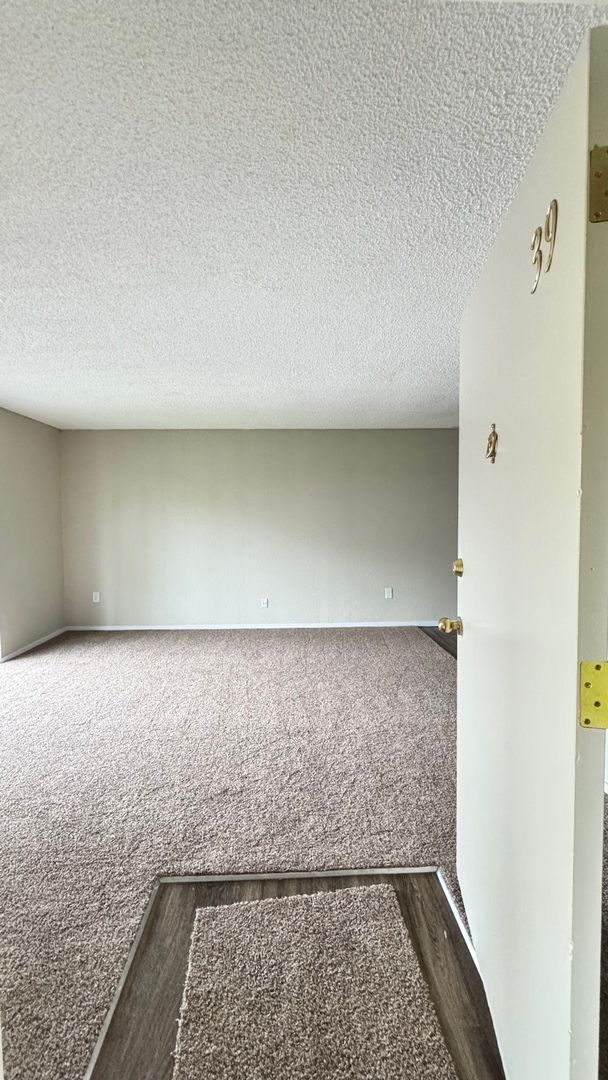 Santa Clarita Apartment: 24838 Newhall Avenue