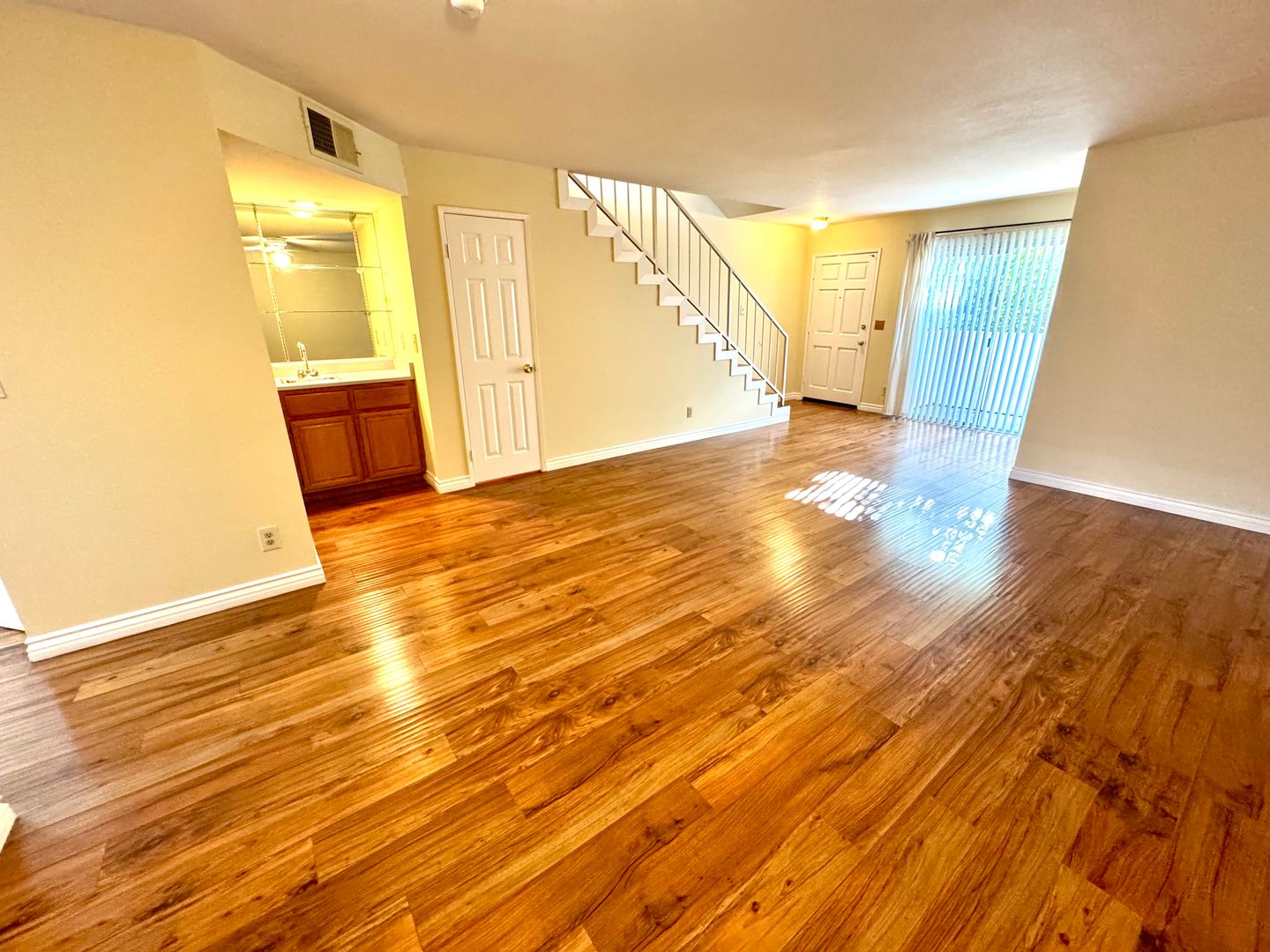 Studio City Apartment: 12251 Moorpark Street