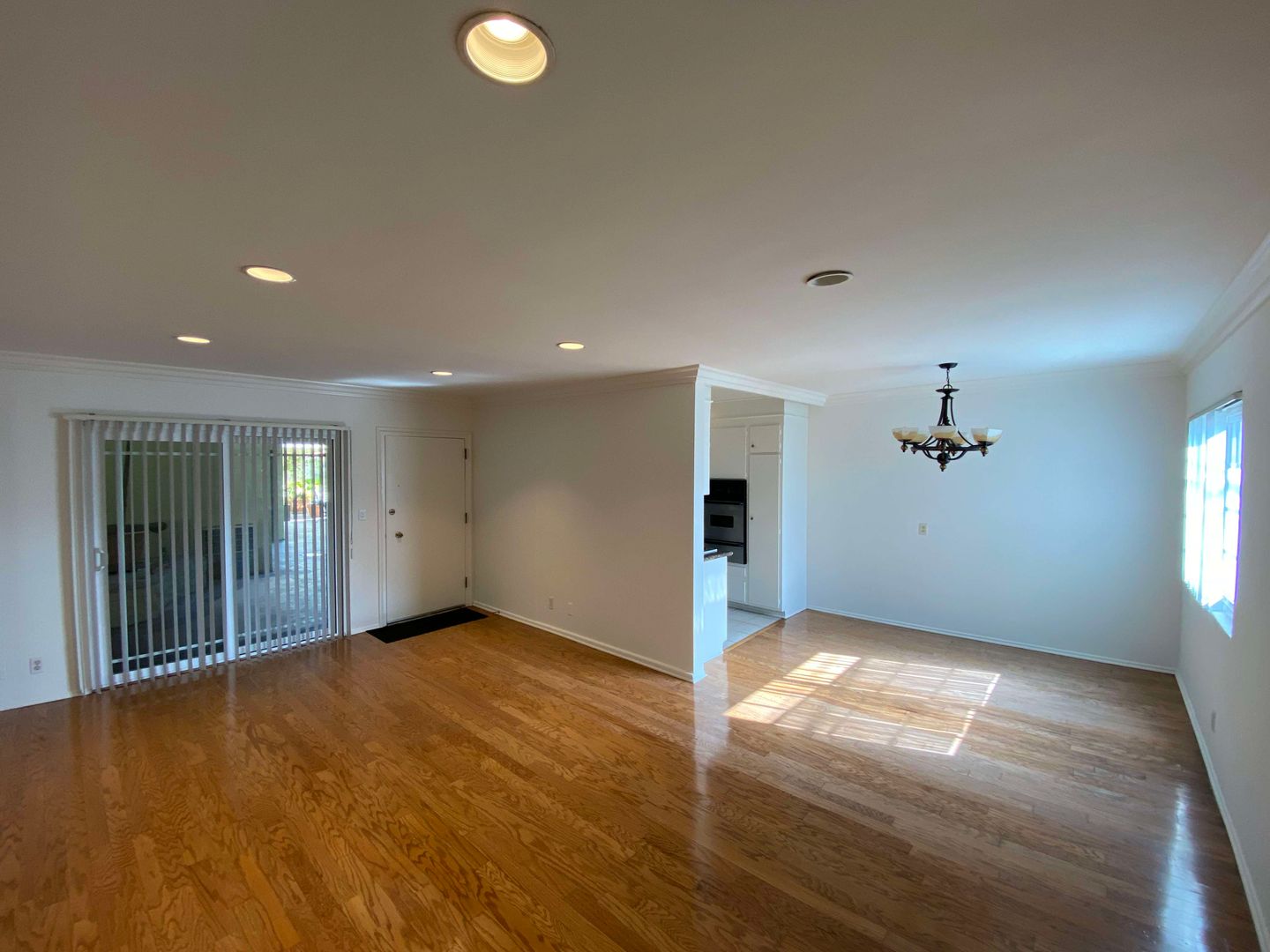 West Hollywood Apartment: 8130 Norton Ave