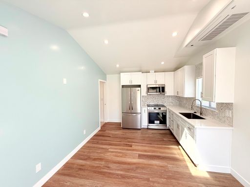 Fantastic Renovated 1 bed 1 Bath ADU with private patio and parking In Pacoima