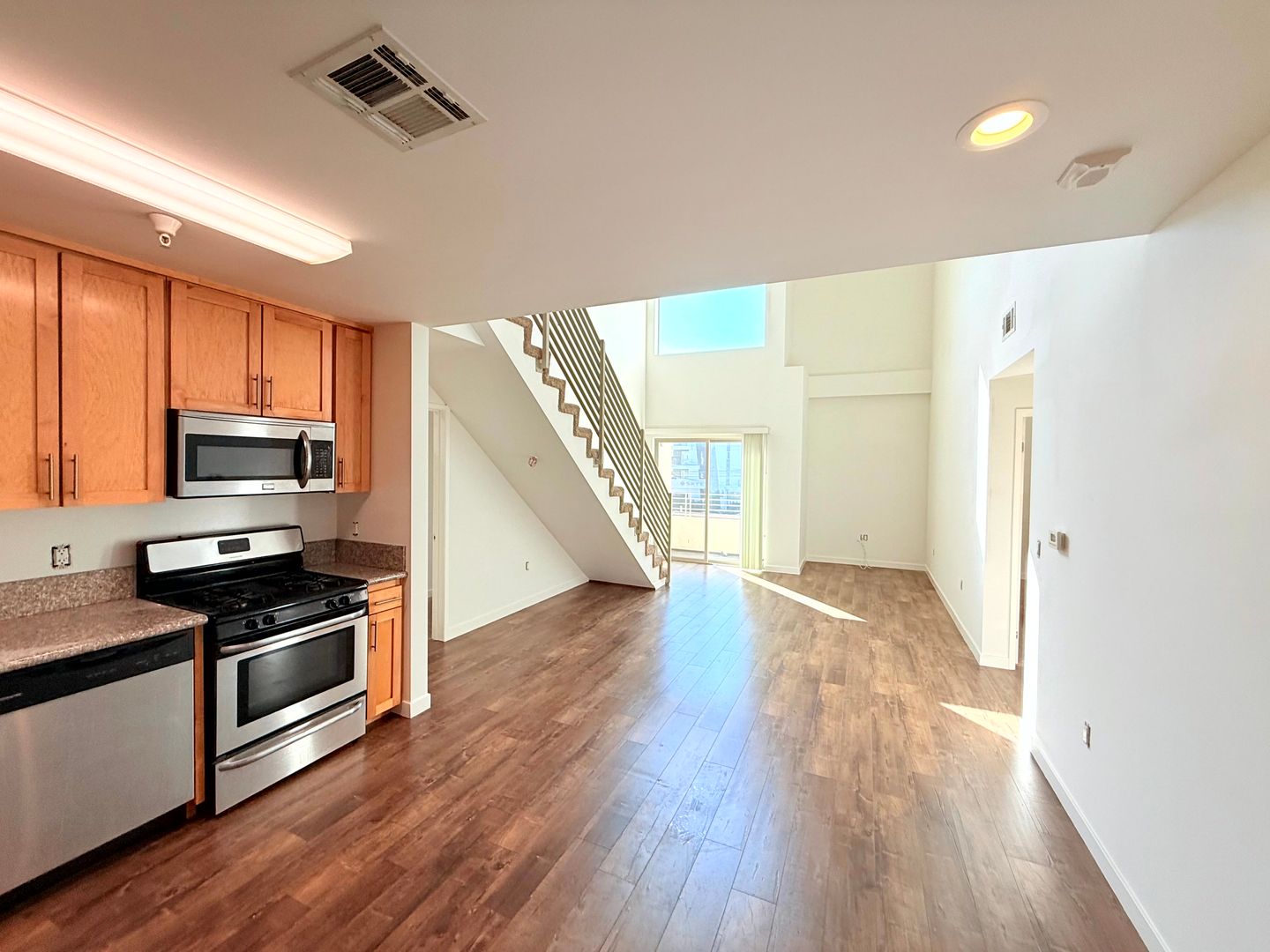 Canoga Park Apartment: 6816 Independence Ave