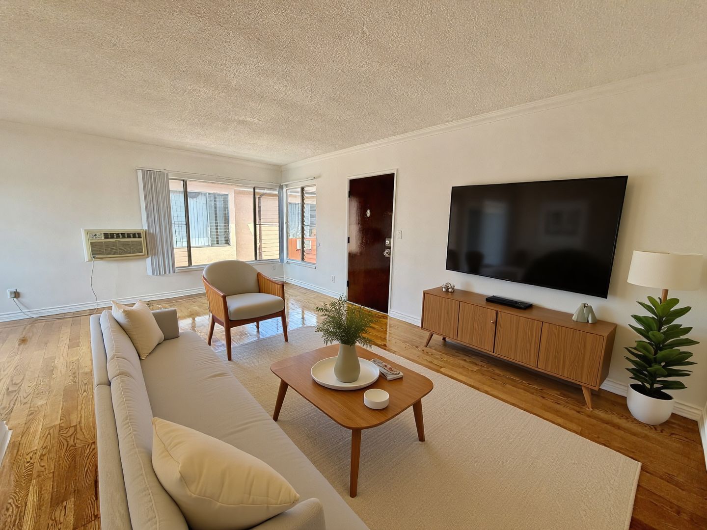 Los Angeles Apartment: 5612 Harold Way