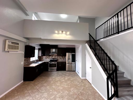 ***MOVE-IN SPECIAL 2 MONTHS FREE RENT***Fantastic Loft Studio with High Ceiling in East Hollywood – photo 1