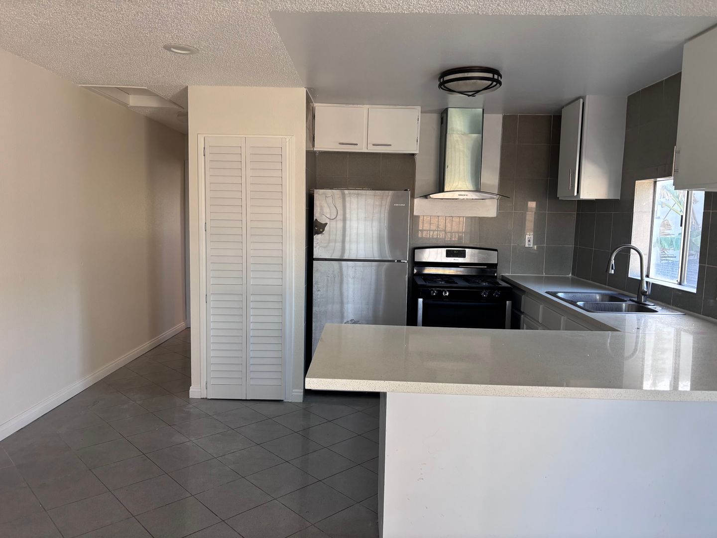 Los Angeles Apartment: 5440 - 5442 Lemon Grove Av