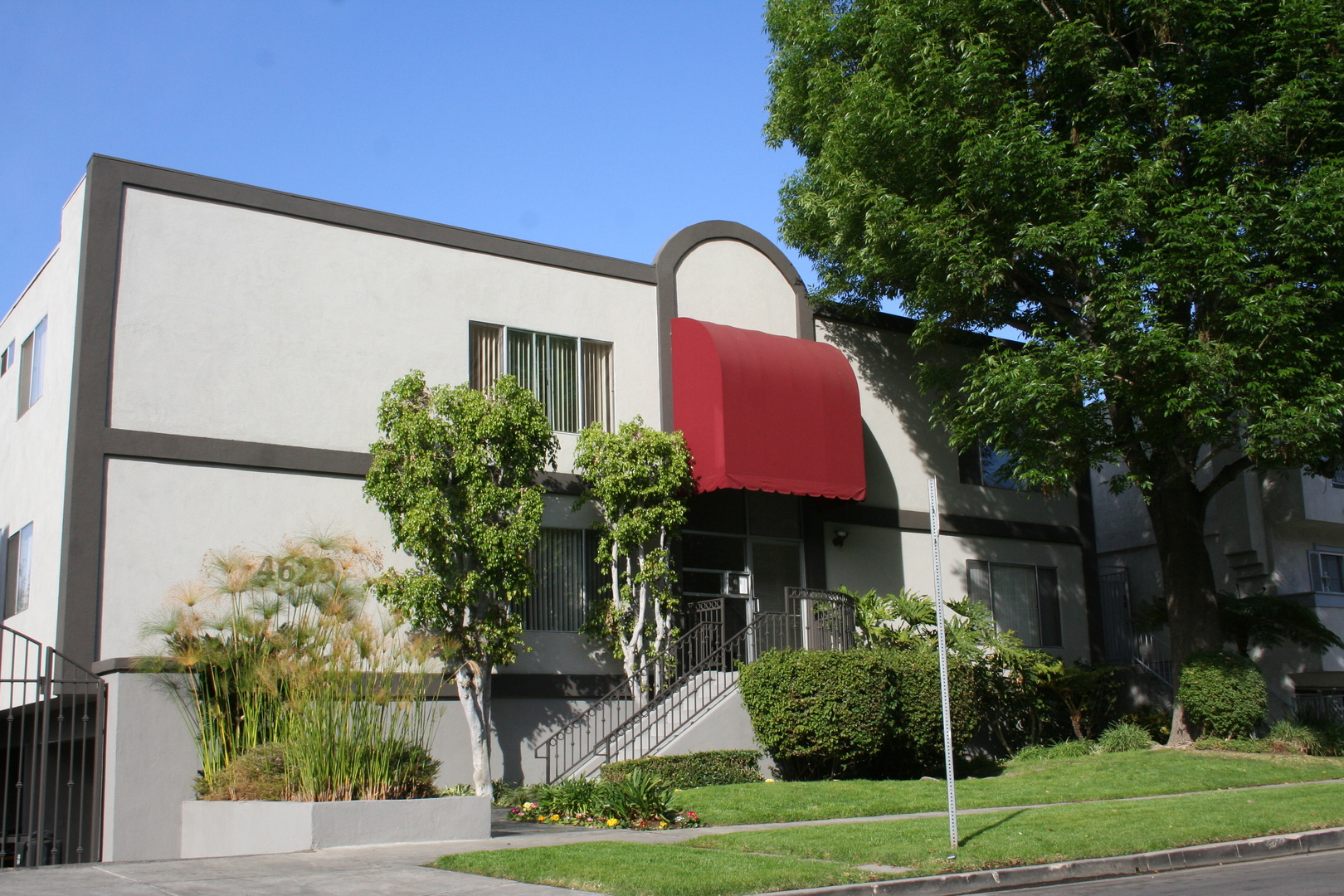 Sherman Oaks Apartment: 4621-4629 Vista Del Monte Ave.