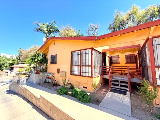 Beautiful Spacious 1 Bedroom - 1 bath with parking in Koreatown area – photo 1