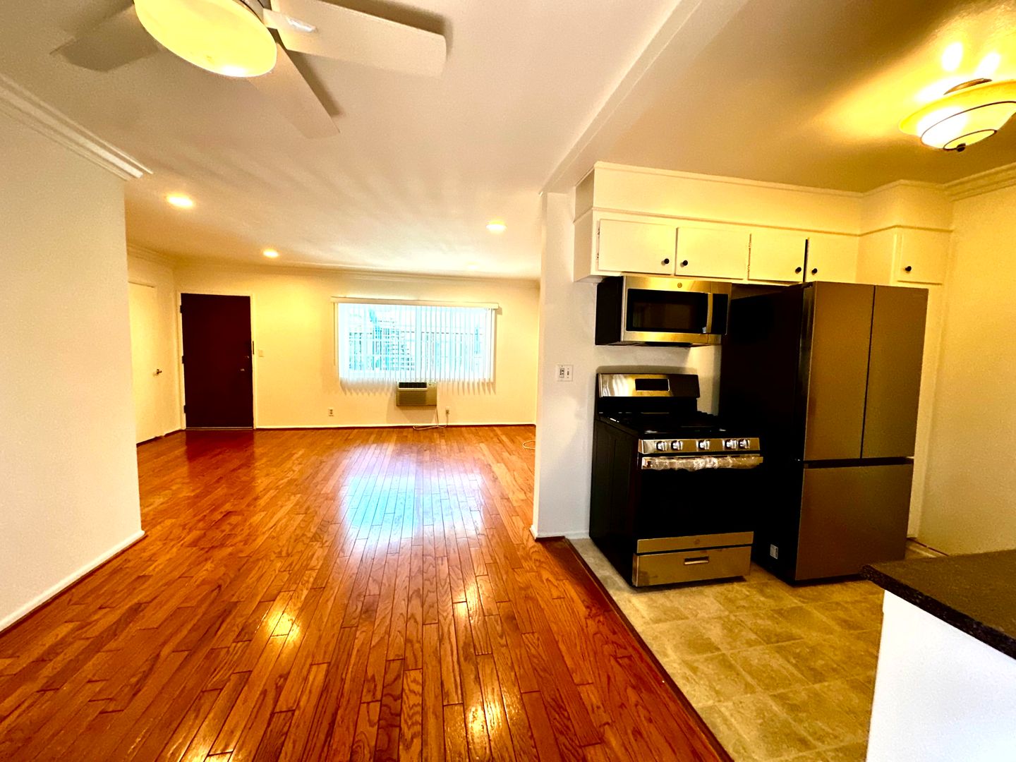 West Hollywood Apartment: 8130 Norton Ave