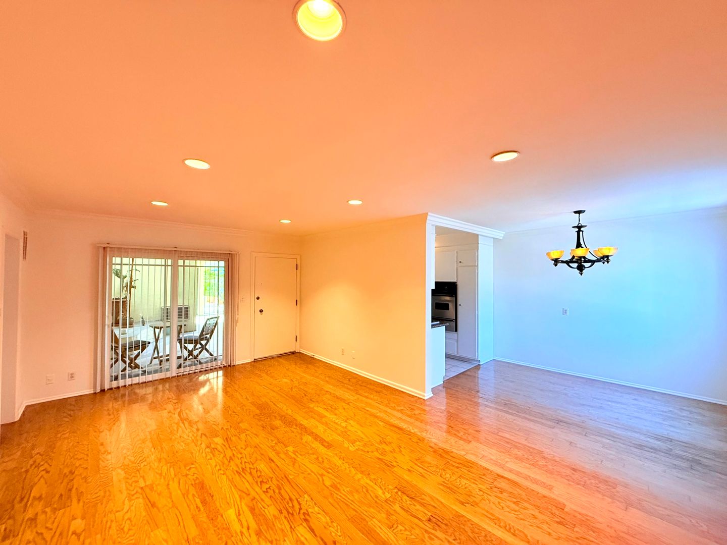 West Hollywood Apartment: 8130 Norton Ave