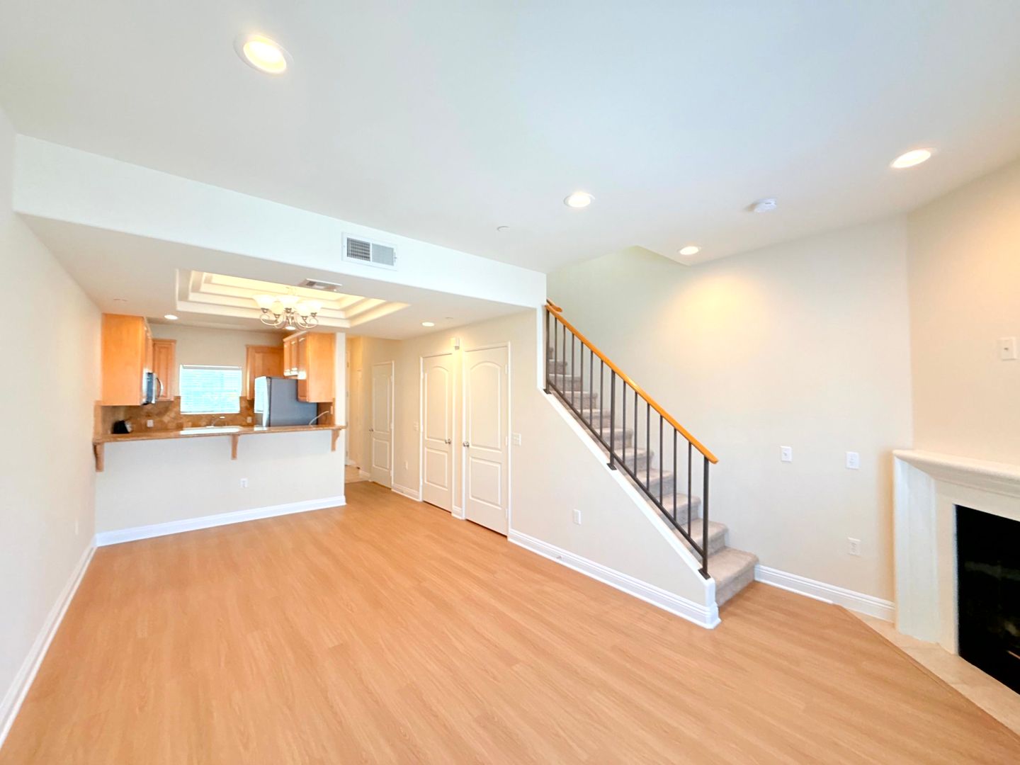 Studio City Apartment: 12217 Moorpark St.