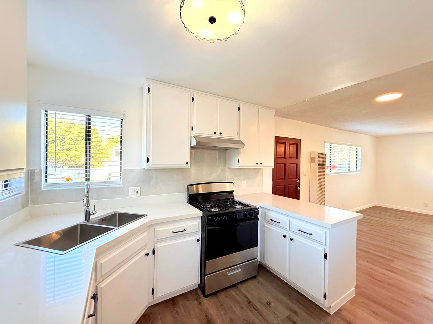 Los Angeles Apartment: 2506-2508 Norfolk Street