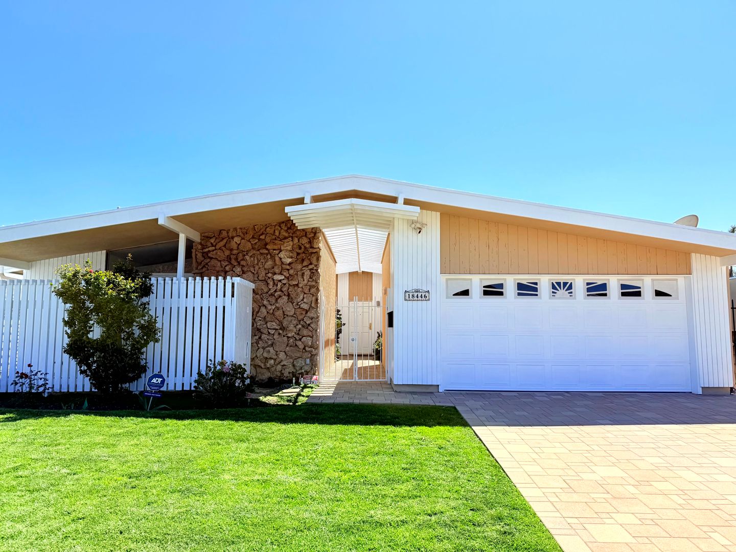 Malibu House: 18446 Wakecrest Drive