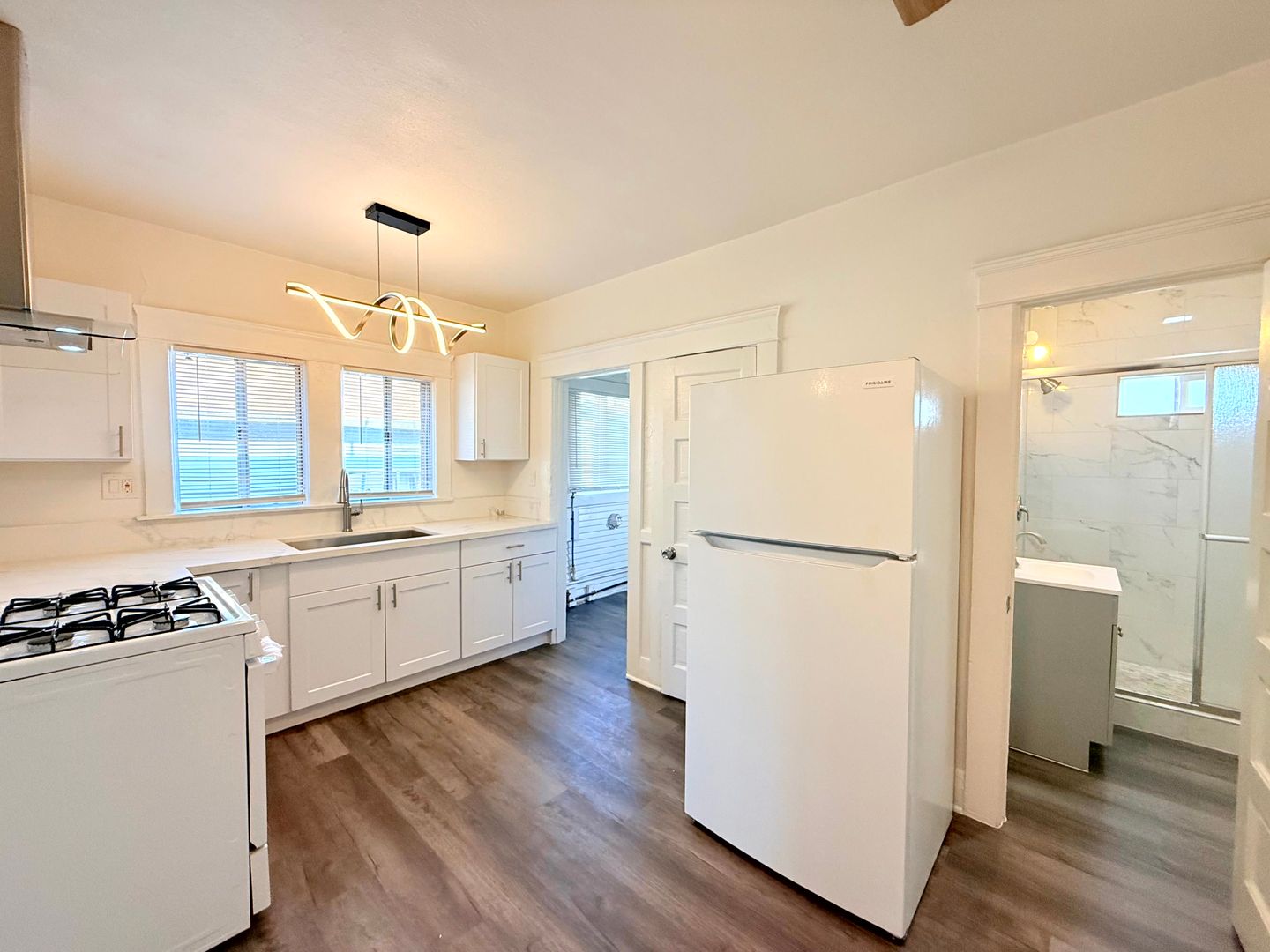 Los Angeles Apartment: 1908-1910.5 Daly Street