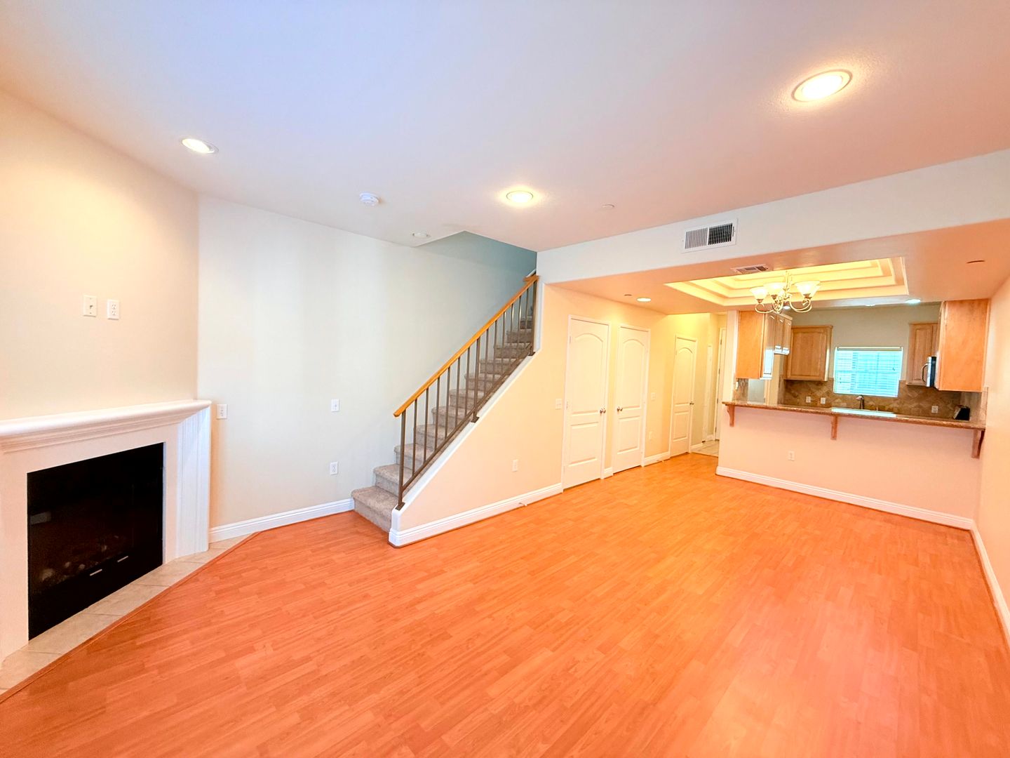 Studio City Apartment: 12217 Moorpark St.