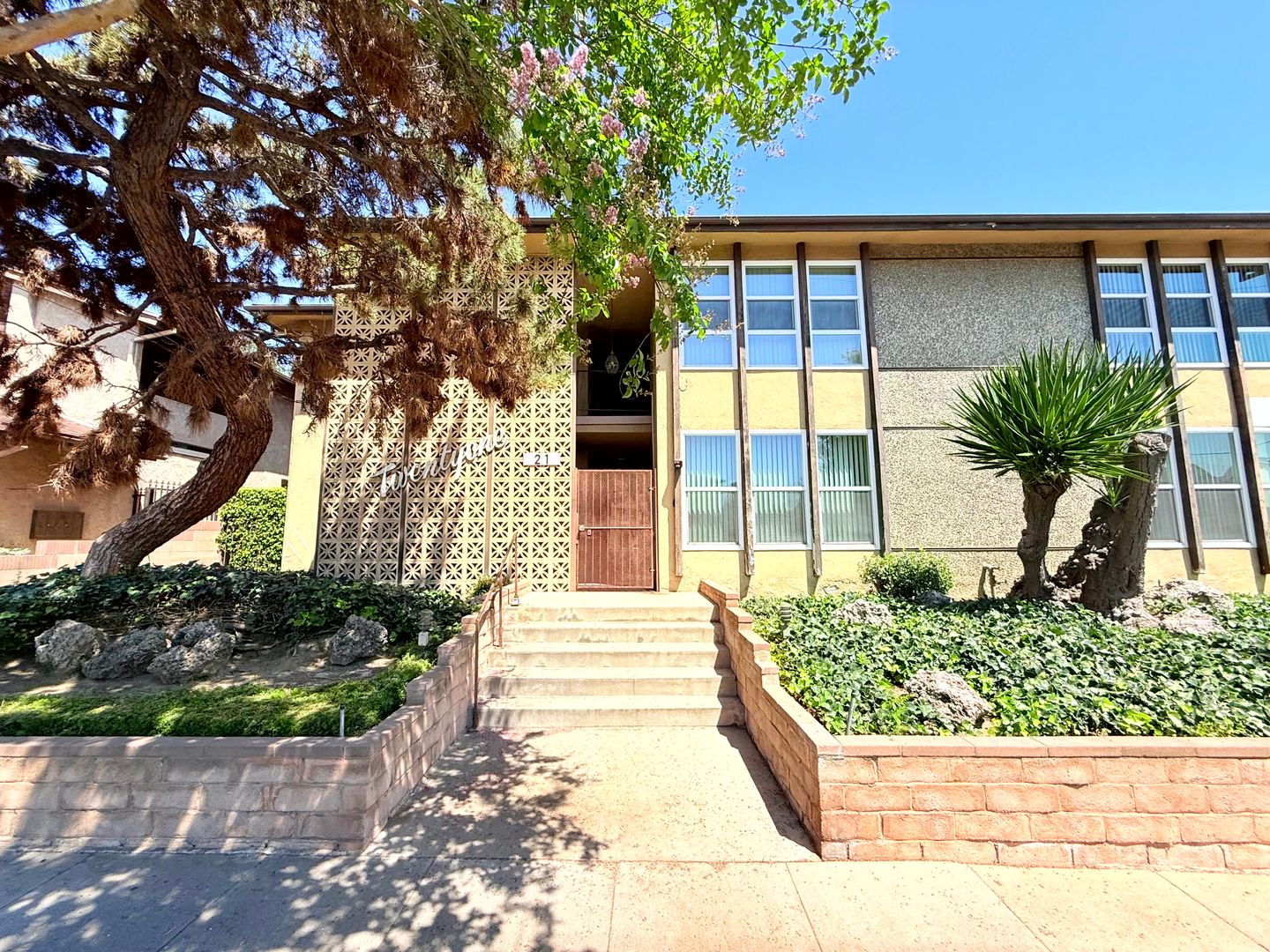 Alhambra Apartment: 21 E. Beacon Street