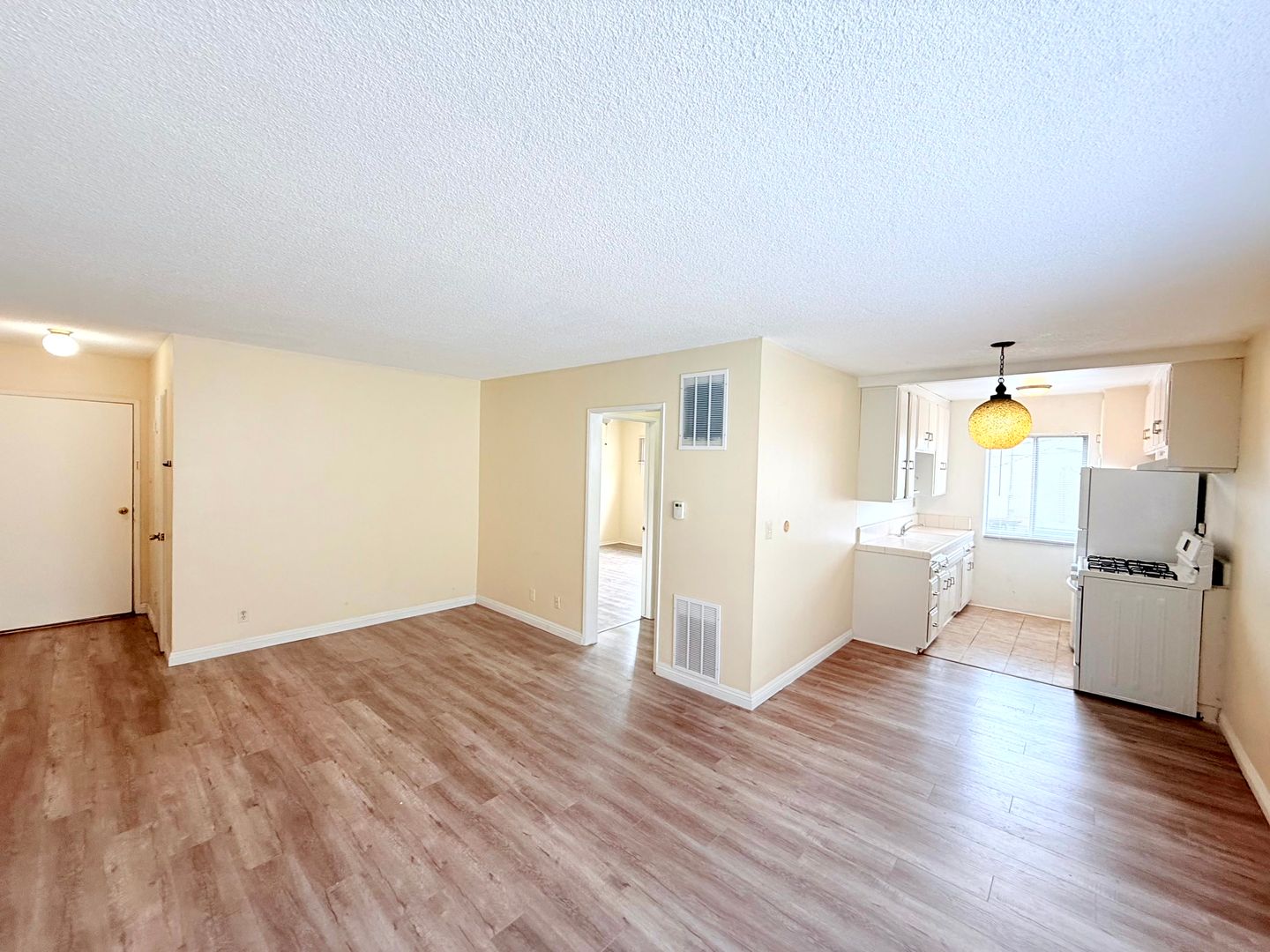 Los Angeles Apartment: 1955 S. Sherbourne Drive