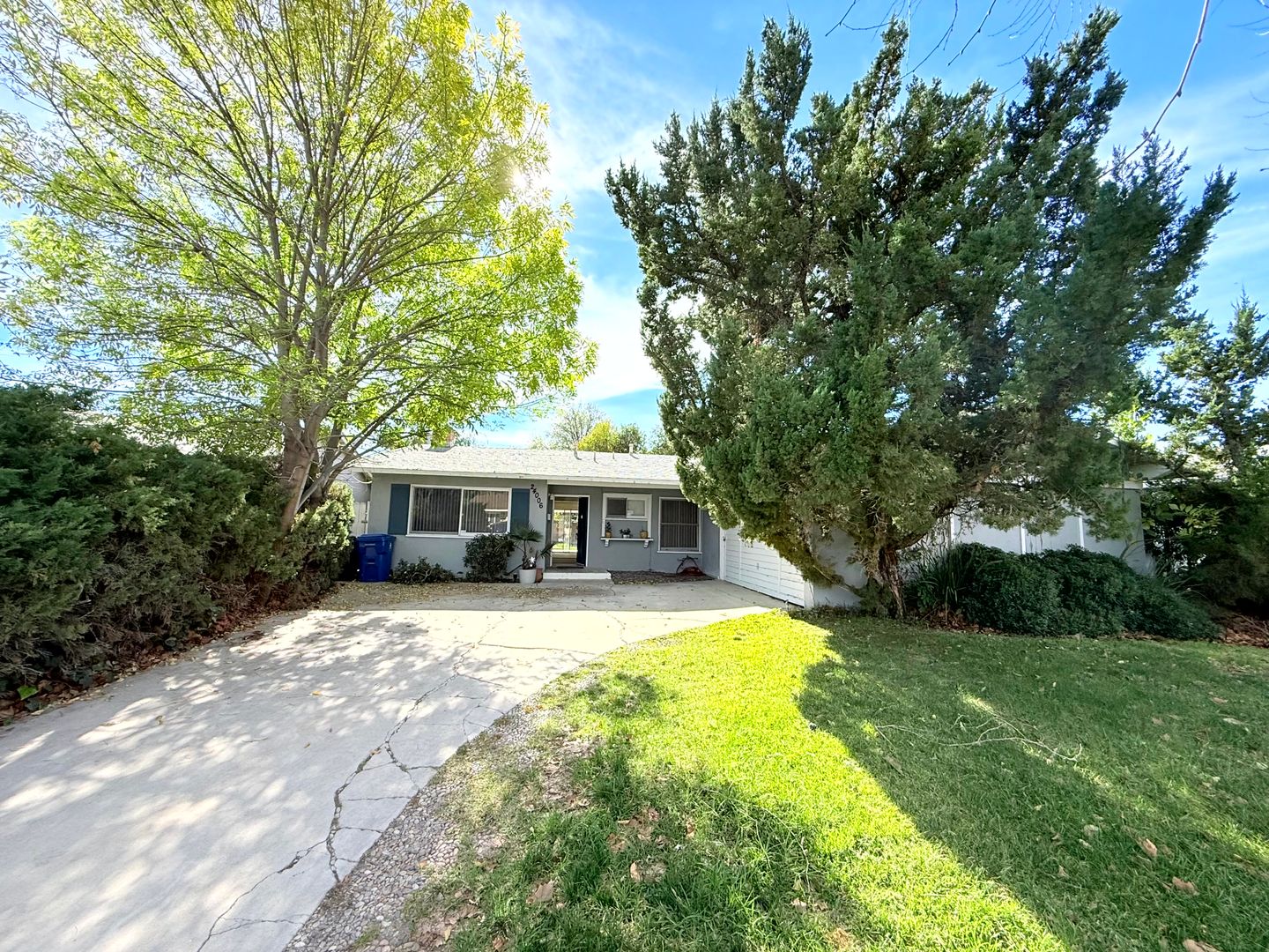 West Hills House: 24006 Archwood St.